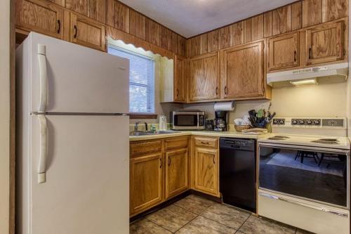 Pinecrest Townhomes-1KING 2BUNK UNIT