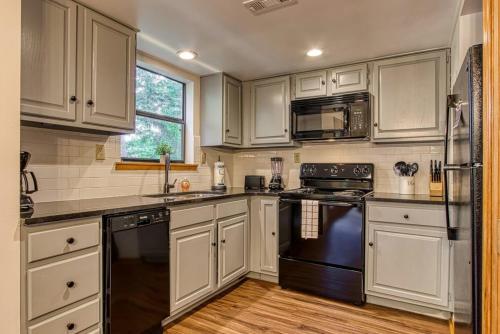 Pinecrest Townhomes-1King2Queen- RENOVATED in Pigeon Forge, USA