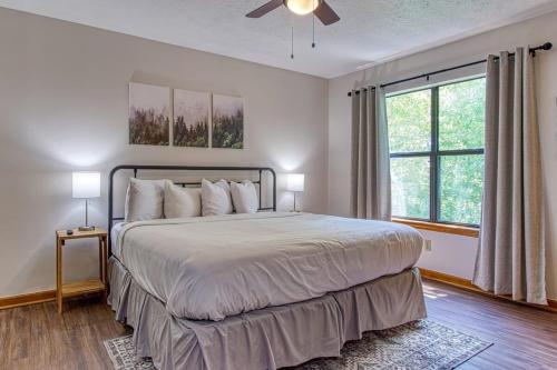 Pinecrest Townhomes-1King2Queen- RENOVATED in Pigeon Forge, USA
