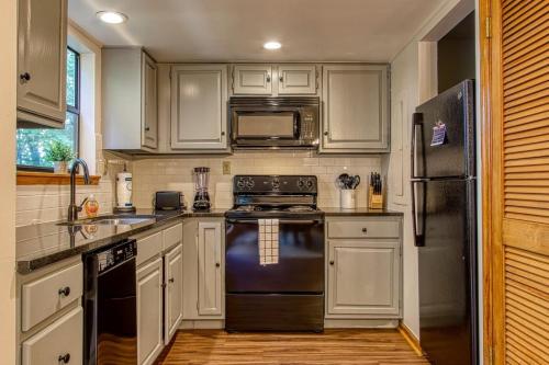 Pinecrest Townhomes-1King2Queen- RENOVATED in Pigeon Forge, USA
