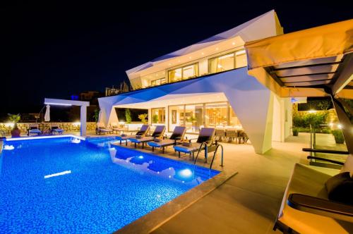 Villa Yana, indoor Heated Pool, Sauna, Turkish Bath, Cinema Room, Real Luxury