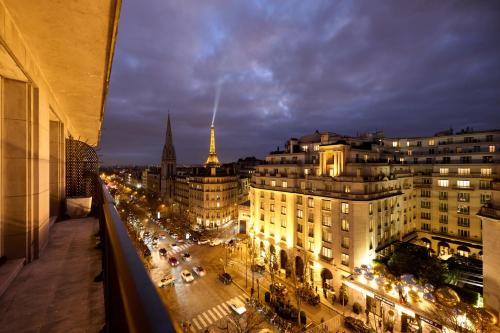 AV GEORGE V / Tour Eiffel