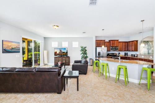 *Brand New Listing* Solterra Family Friendly Resort Home. 4127 in Davenport, USA