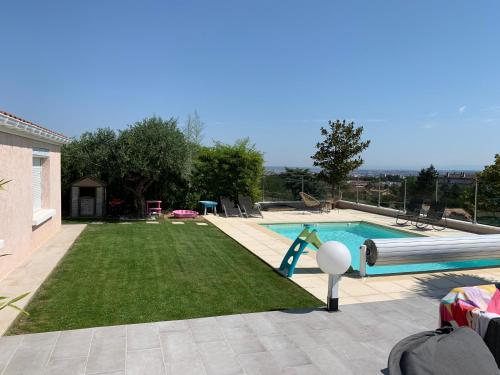Villa 6 chambres avec piscine et vue exceptionnelle gîte à louer Saint-Genis-Laval