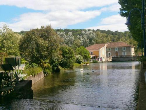 Maison de 3 chambres avec piscine privee jardin clos et wifi a Cornillon