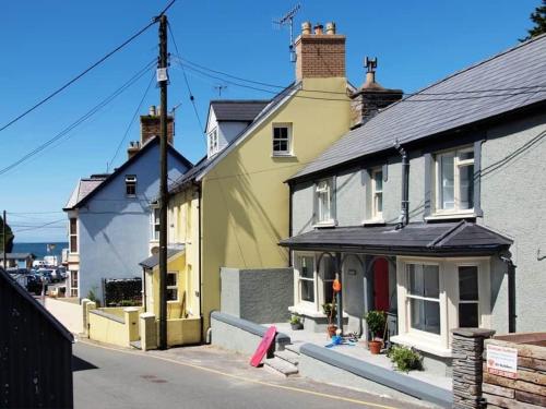 Cilrhiw, Seaside Stone Cottage in Llangrannog