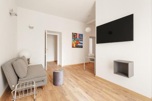 Central and Lovely 2BR Apartment with Terrace - image 10