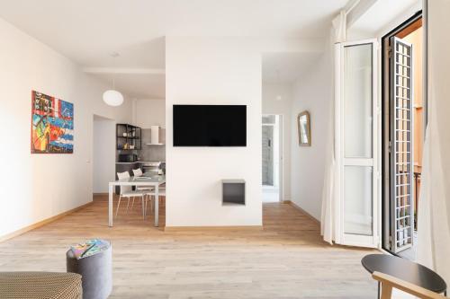 Central and Lovely 2BR Apartment with Terrace - image 5
