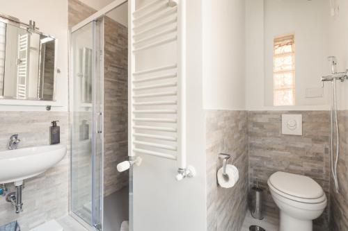 Central and Lovely 2BR Apartment with Terrace - image 13