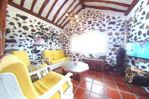 Adorable studio near Praia da Vitória with fireplace, 29 m² gîte à louer Malícias