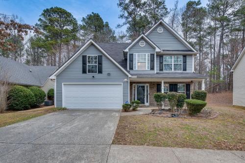 Spacious Snellville Home about 28 Mi to Atlanta!