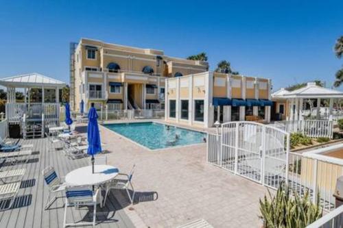 Patio Condo Superior - Sleeps 6 Guests 204 in Cape Canaveral, USA