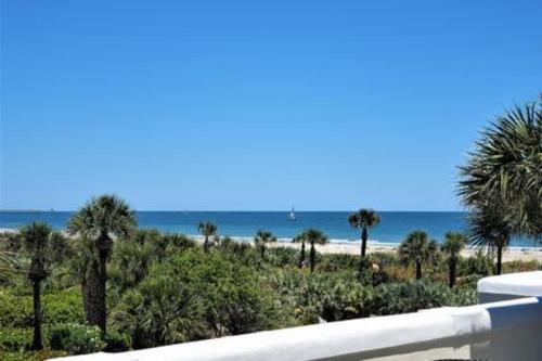 Oceanview Penthouse Deluxe Sleeps 6 109 in Cape Canaveral, USA