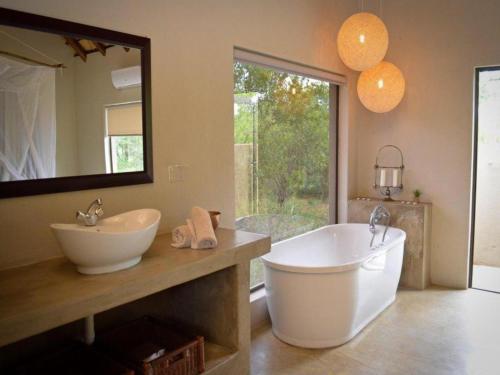 Kubu Bush Lodge Kubu Bush Lodge