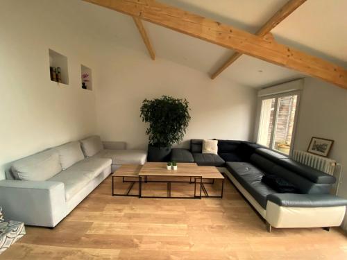 Maison 4 chambres au calme beau jardin et studio - Location saisonnière - Cagny