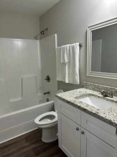 Gorgeous 3 BR Home with Cable TV in all rooms & free Wi-Fi in Concord, USA