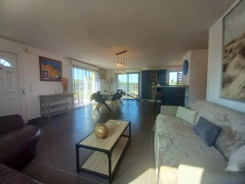 Appartement de 4 chambres avec piscine partagee terrasse et wifi a Pouillon