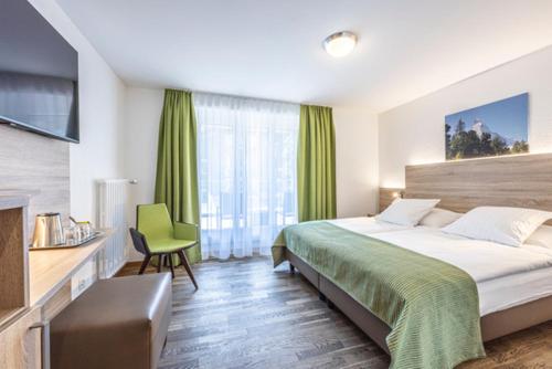 1 queen bed