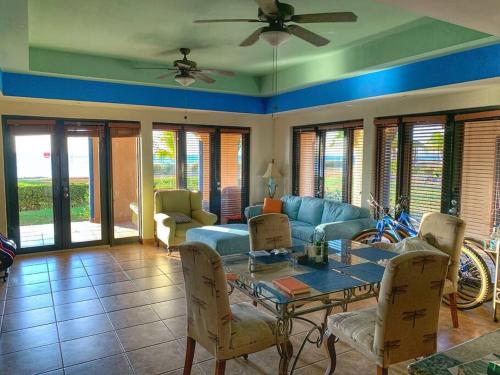 Beachfront Luxury Suite for up to 6 people!