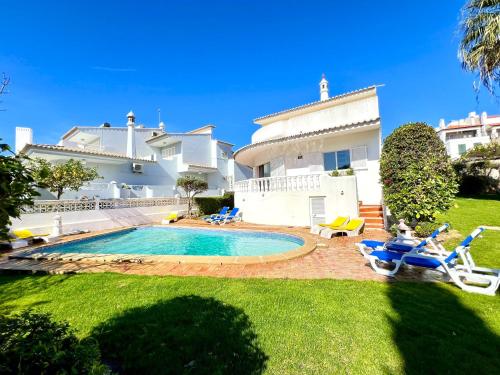 4 bedrooms, 6 beds