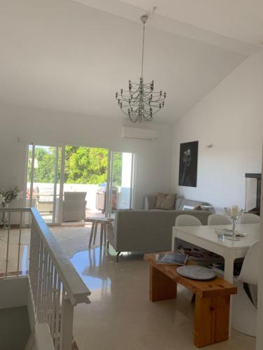 Island deluxe , 2 room, 100 sqm, w-lan, 3 Terrace, 2 bathroom in 埃斯德波那