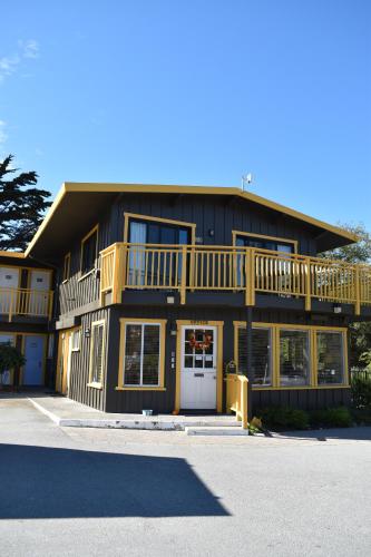 Carmel River Inn - image 11