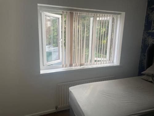 4 Bedroom House - Sleeps 6 - Garden Bbq Parking, Birmingham (fotografie 9)