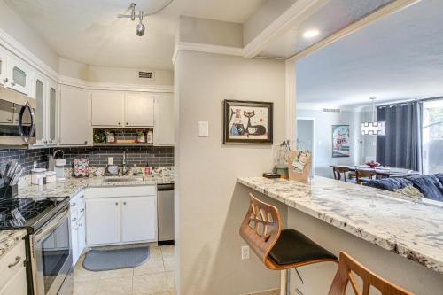 Stylish Resort Condo with Boat Slip on Lake Hamilton! - image 14
