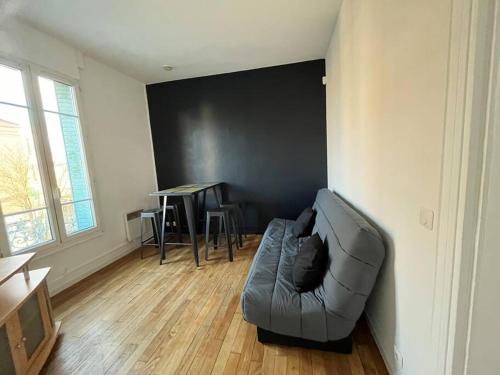 Grand Paris cocooning à 5 minutes de la gare (Grand Paris cocooning a 5 minutes de la gare) in Les Pavillons-sous-Bois