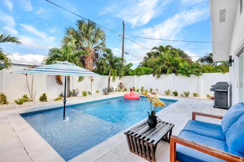 NEW Palm Tree Paradise -Close To The Beach! Beautiful Heated Pool! - image 2