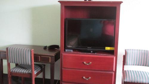 Sportsman's Motel - image 3