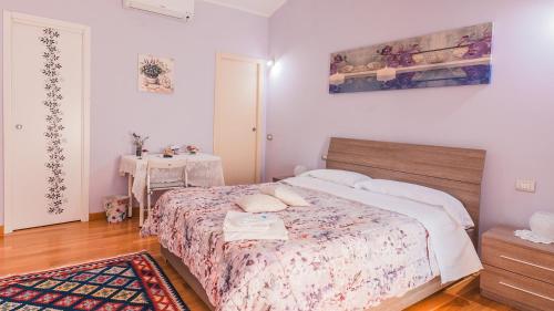 1 king bed, 1 sofa bed