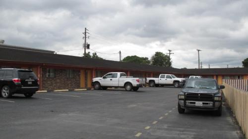 Sportsman's Motel - image 8