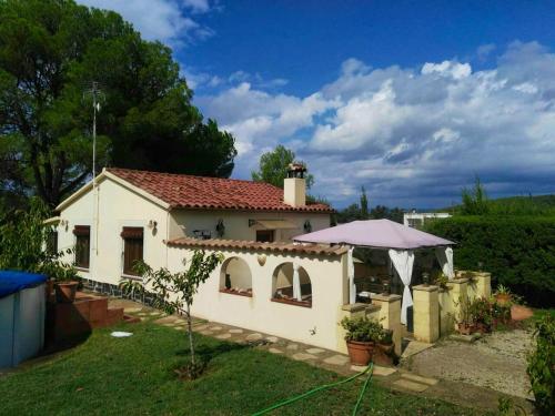 . 2 bedrooms chalet with private pool terrace and wifi at L'Arbocar Avinyonet del Penedes Barcelona