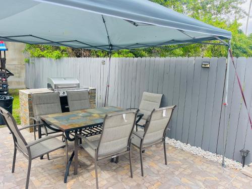 Cecilios house in Hallandale Beach, USA