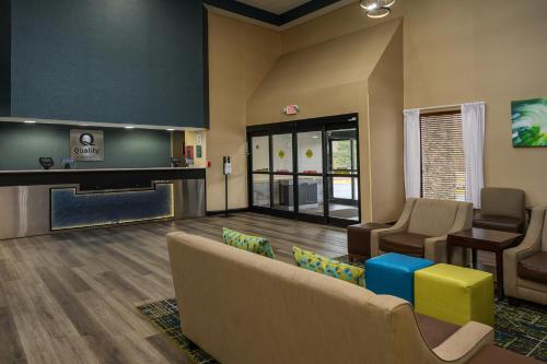 Quality Inn & Suites - image 38