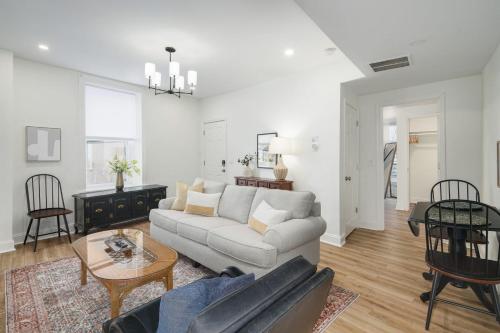 Silverwood Serenity: Large 2b 2b with Parking Silverwood Serenity: Large 2b 2b with Parking