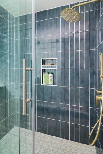 Silverwood Serenity: Large 2b 2b with Parking Silverwood Serenity: Large 2b 2b with Parking