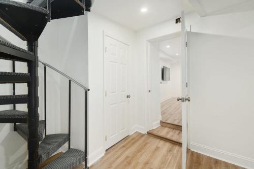 Silverwood Serenity: Large 2b 2b with Parking Silverwood Serenity: Large 2b 2b with Parking