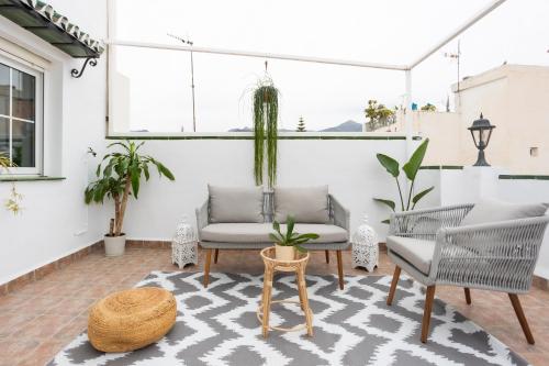 ระเบียง/ชานเรือน, Naim Guest House Nerja in เนร์คา