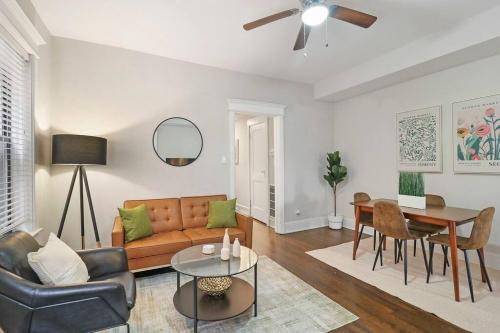 Modern & Spacious 3BR Apt with In-Unit Laundry - Bstone 2 – khách sạn tại Hyde Park