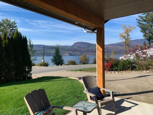 Shuswap, Sun Filled, Pet Friendly, Beach Cottage & Suite in Blind Bay, Canada