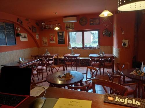 Restorāns, Penzion U strhaneho klempire in Vělopolí