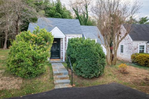 Pet-Friendly Hampshire Cottage at Ivy Cottages in Crozet, USA