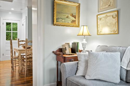 Pet-Friendly Hampshire Cottage at Ivy Cottages in Crozet, USA