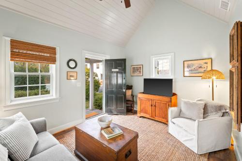 Pet-Friendly Hampshire Cottage at Ivy Cottages in Crozet, USA