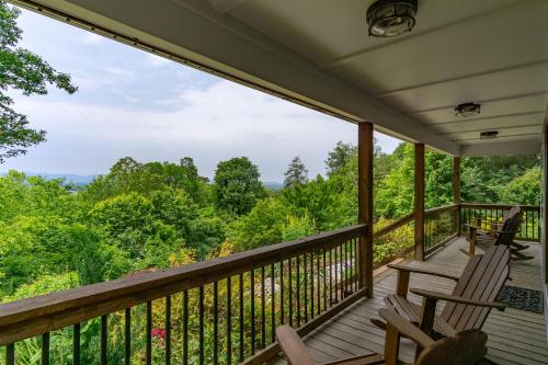 Mountain Over Main Street 5 Min. to Downtown Weaverville, Fire Pit & Views!