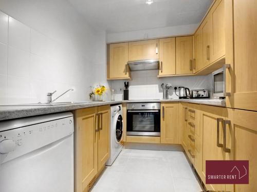 Picture of Wokingham - 2 Bedroom Maisonette - With Parking