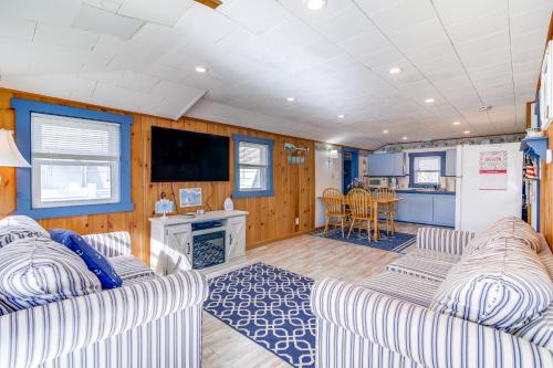 East Wareham Waterfront Cottage with Private Dock! - East Wareham