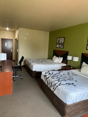 Sleep Inn and Suites at Six Flags - image 10